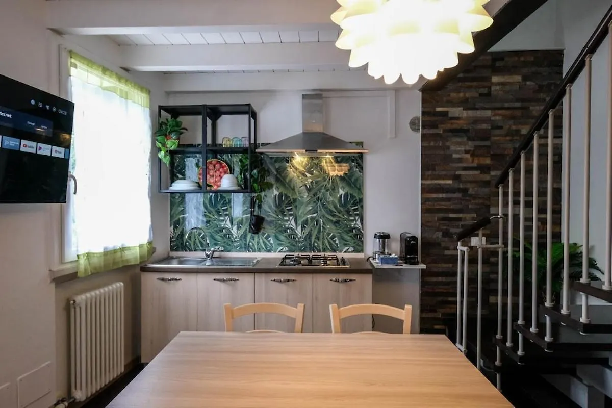 4 Min To Lake - Duplex With Private Parking Lazise 0*,  Itálie