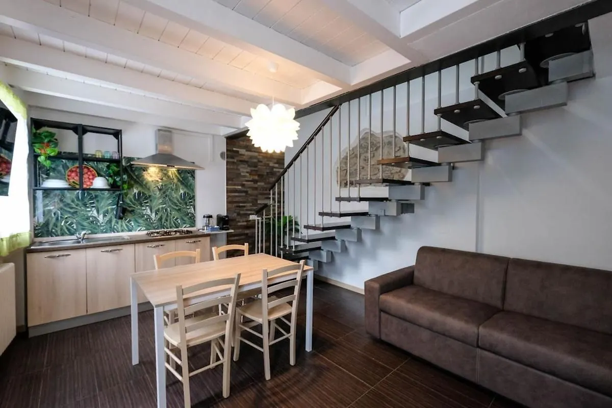 kontakty 4 Min To Lake - Duplex With Private Parking